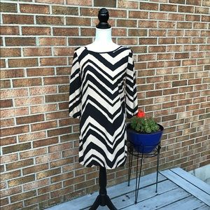 🎉HP🎉 Small Spicewear Black & Tan Zig Zag Pattern Dress